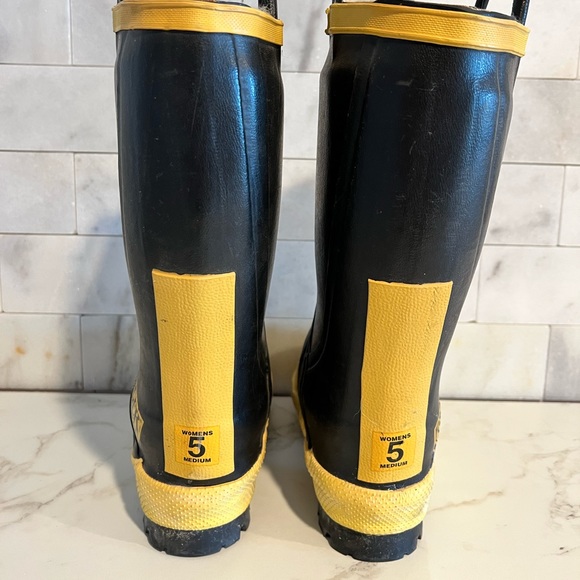 Authentic Women’s Fire Boots - Size 5 - Picture 2 of 4